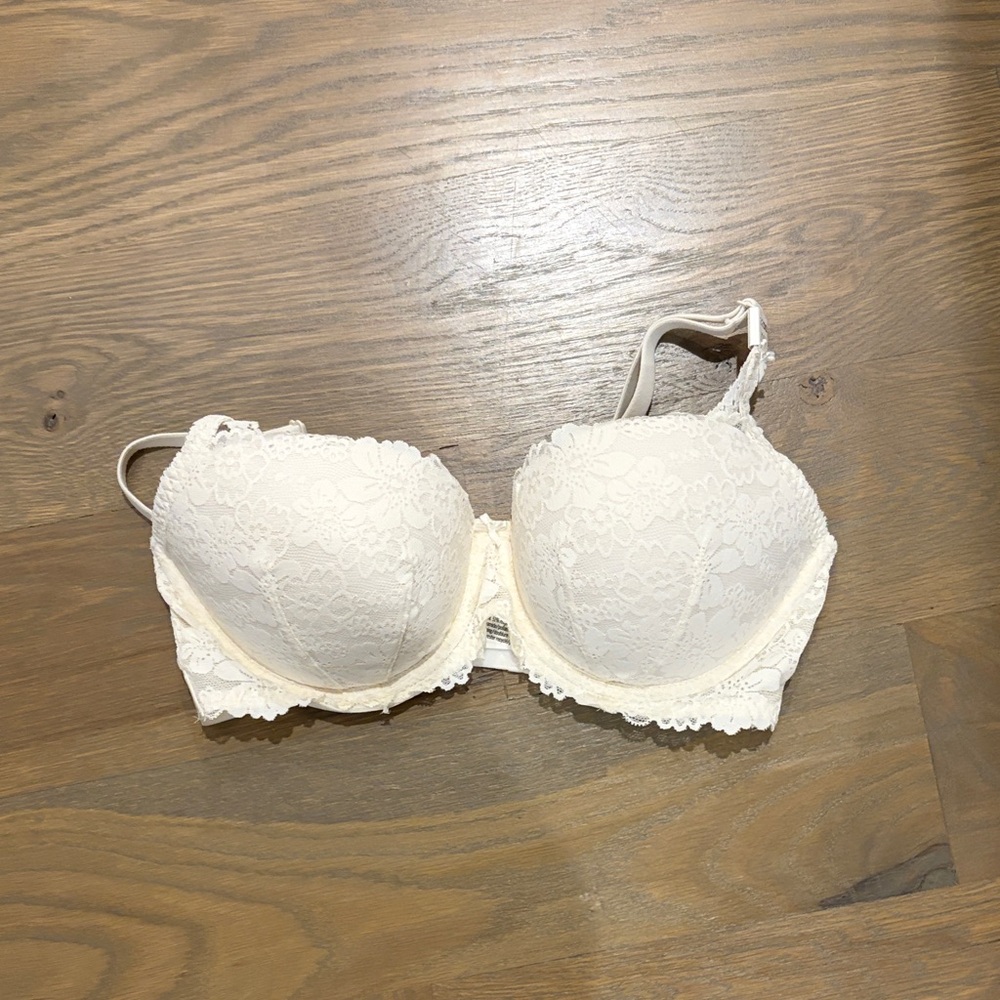 Elegant Lace Underwire Bra - Cream